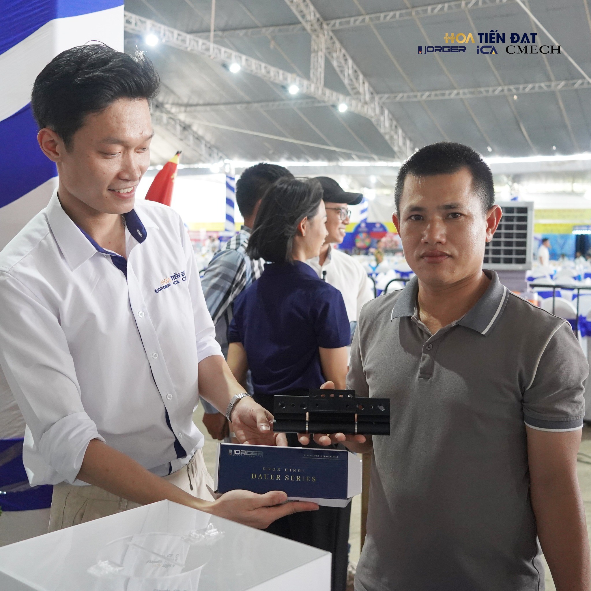 Hoa Tiến Đạt tại sự kiện cửa Nghệ An