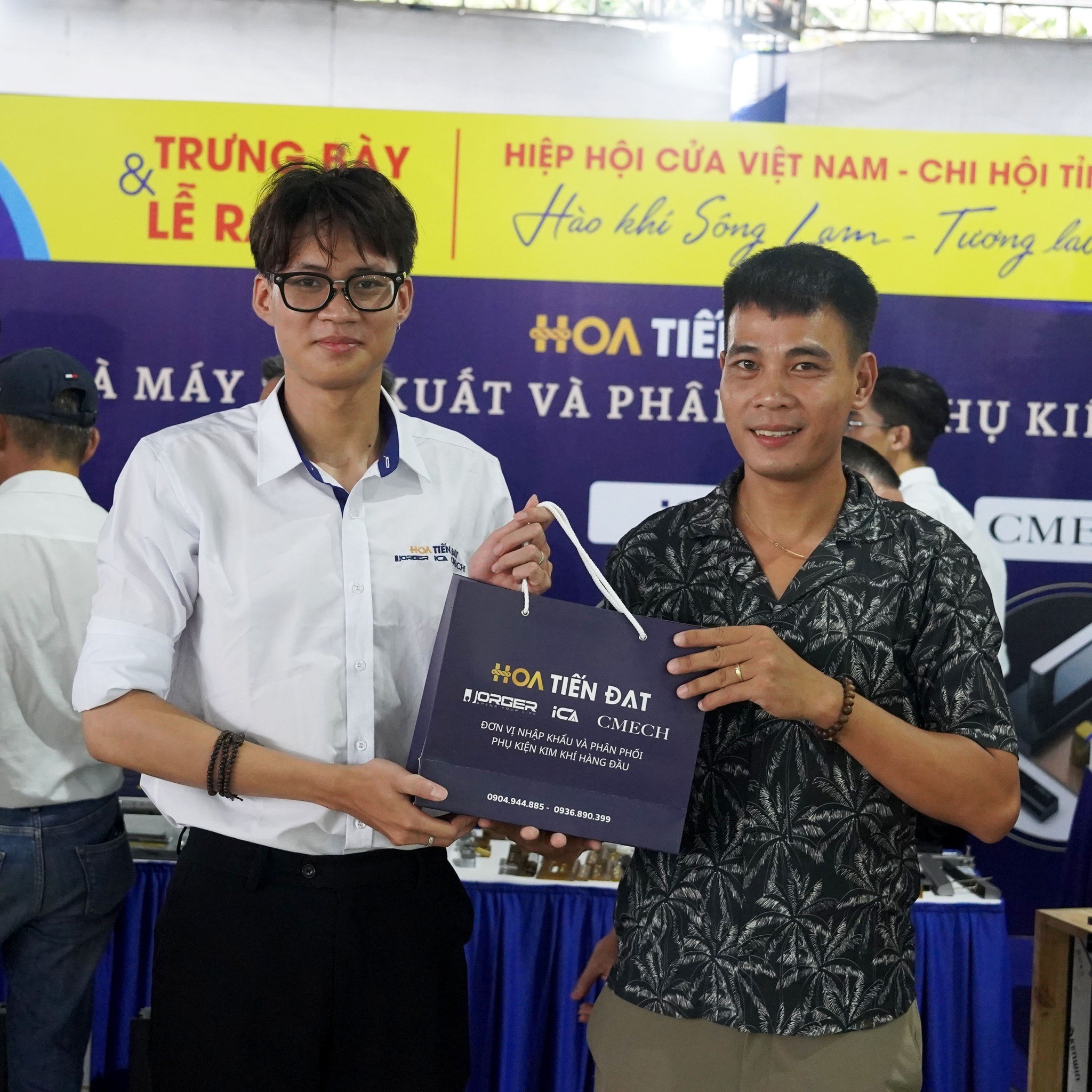 Hoa Tiến Đạt tại sự kiện cửa Nghệ An